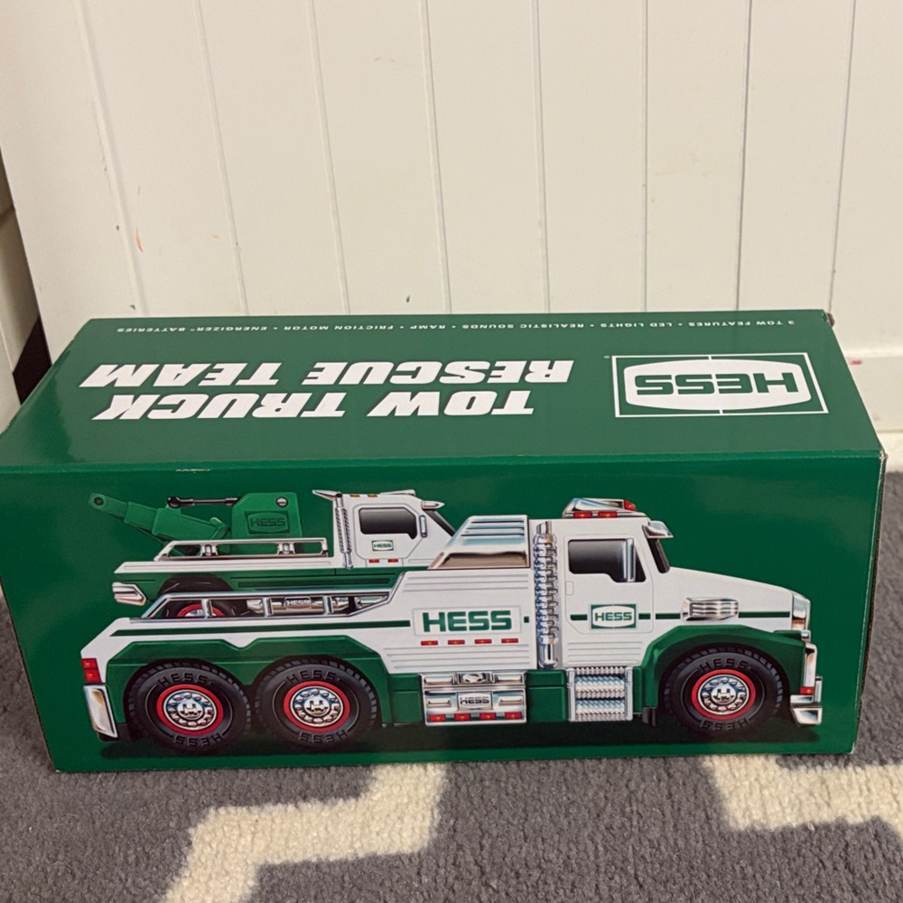2019 Hess Tow Truck Rescue Team